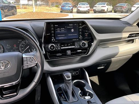 Used 2021 Toyota Highlander XLE image 7