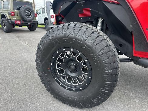 Used 2015 Jeep Wrangler Unlimited Sahara AWD/4WD image 11