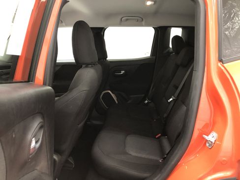 Used 2017 Jeep Renegade Latitude w/ Popular Equipment Group image 11