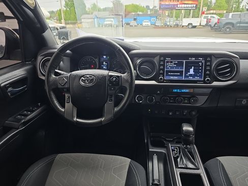 Used 2021 Toyota Tacoma TRD Off-Road w/ Technology Package AWD/4WD image 19