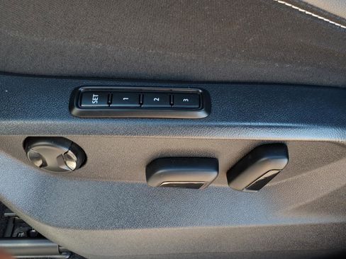 Certified 2020 Volkswagen Atlas Cross Sport SEL Premium image 23