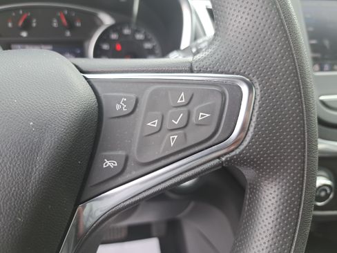 Used 2021 Chevrolet Equinox LT FWD image 18