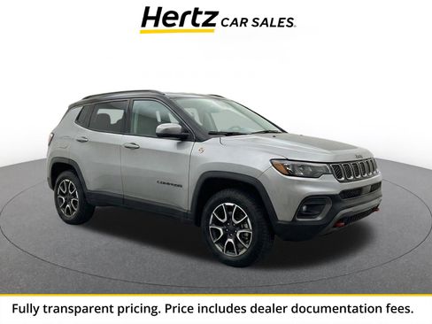 Used 2025 Jeep Compass Trailhawk AWD/4WD image 1