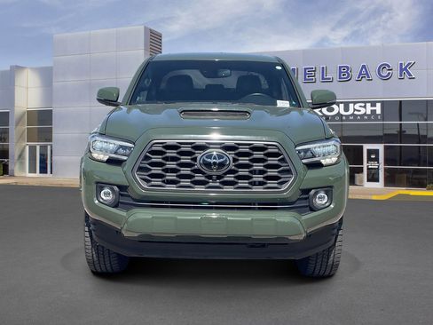 Used 2022 Toyota Tacoma TRD Sport w/ TRD Premium Sport Package AWD/4WD image 9