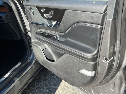 Used 2021 Lincoln Corsair Reserve w/ Equipment Group 201A image 12