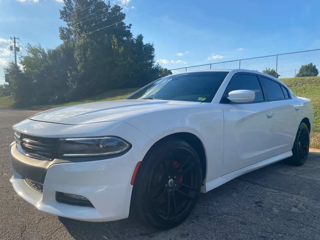 Used 2016 Dodge Charger SXT RWD image 1