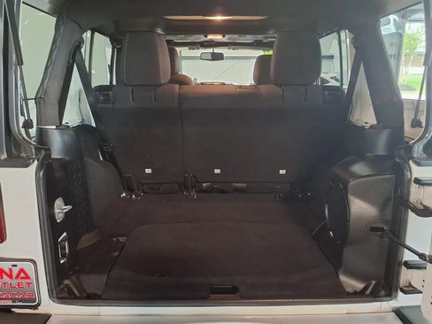 Used 2013 Jeep Wrangler Unlimited Sahara w/ Connectivity Group AWD/4WD image 7