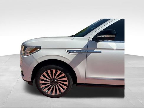 Used 2018 Lincoln Navigator Reserve w/ Technology Package AWD/4WD image 36