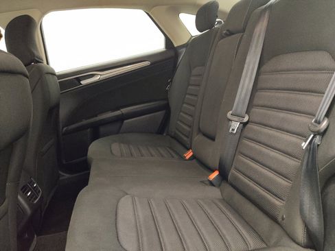 Used 2019 Ford Fusion SE image 18