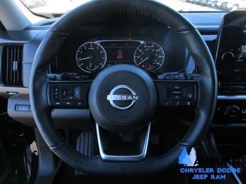 Used 2024 Nissan Pathfinder SL AWD/4WD image 13