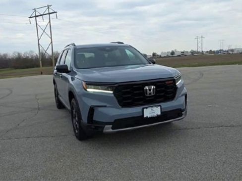 Used 2024 Honda Pilot TrailSport image 2