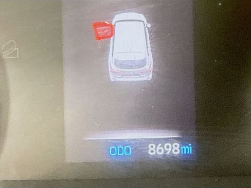 Used 2020 Toyota Highlander LE image 16