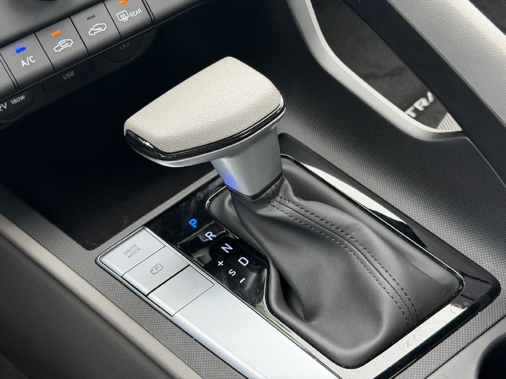 Used 2025 Hyundai Elantra SE FWD image 23