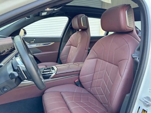 Used 2023 BMW 760i xDrive AWD/4WD image 49