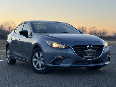 Used 2015 MAZDA MAZDA3 i SV image 3