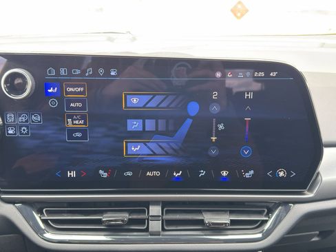 Used 2024 Chevrolet Equinox EV RS FWD image 23