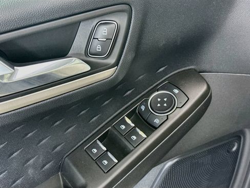 Used 2020 Ford Escape SE FWD image 18