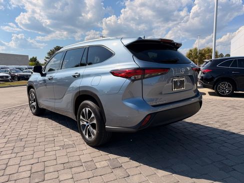 Used 2022 Toyota Highlander XLE image 10