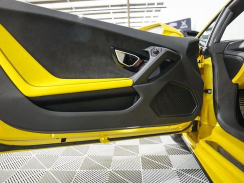 Used 2020 Lamborghini Huracan EVO image 29