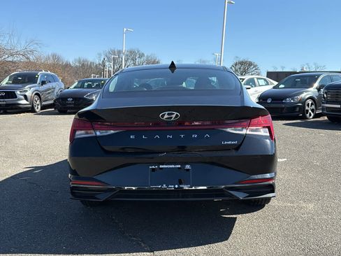 Used 2023 Hyundai Elantra Limited image 7