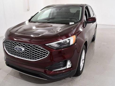 Used 2023 Ford Edge SEL w/ Convenience Package AWD/4WD image 2