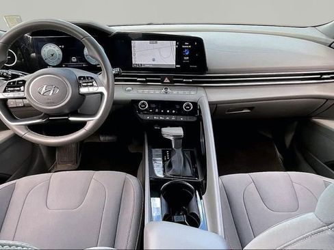 Used 2023 Hyundai Elantra SEL w/ Convenience Package image 7