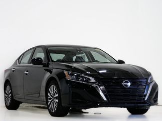 Used 2023 Nissan Altima 2.5 SV image 1