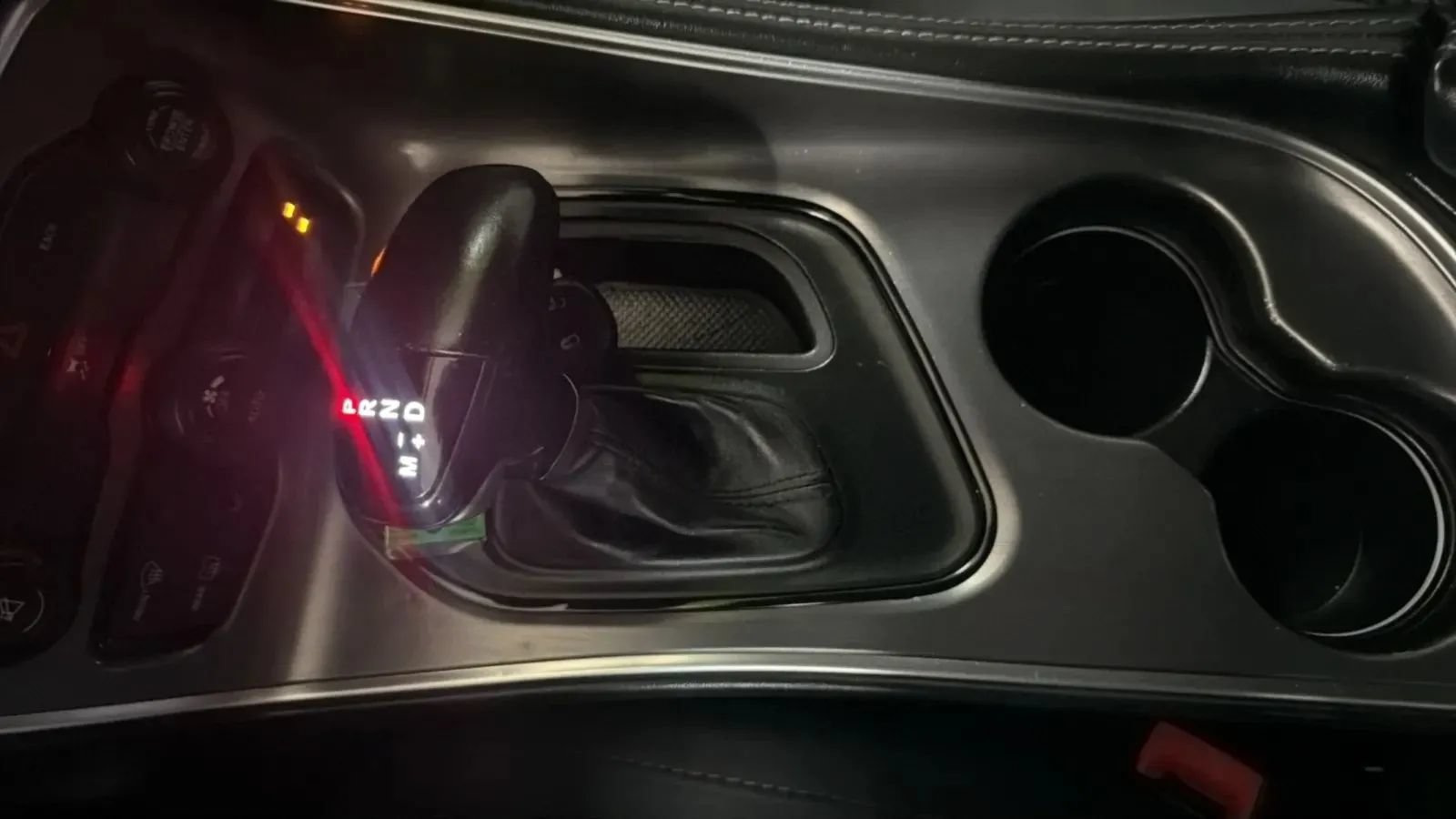 Used 2016 Dodge Challenger SXT RWD image 12
