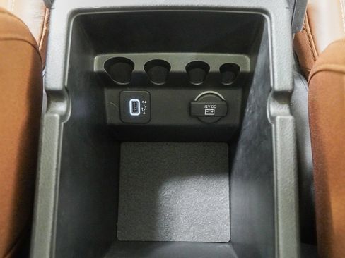 Used 2019 Jeep Cherokee Overland w/ Technology Group image 37