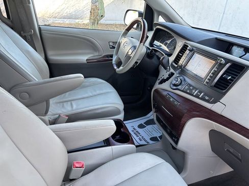 Used 2013 Toyota Sienna Limited image 32