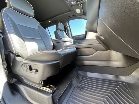 Used 2023 GMC Yukon XL SLT AWD/4WD image 39