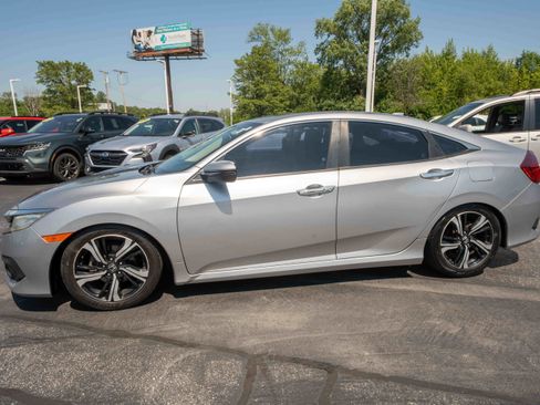 Used 2017 Honda Civic Touring image 3
