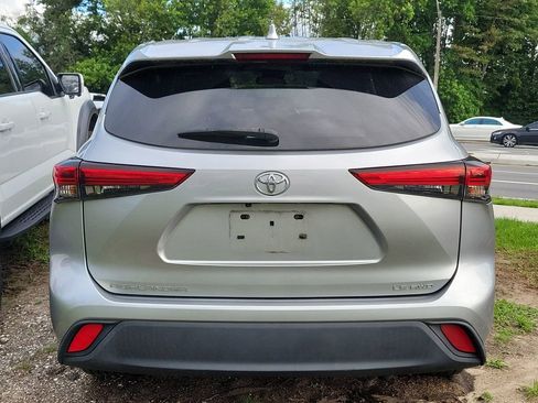 Used 2020 Toyota Highlander LE AWD/4WD image 10