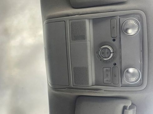 Used 2009 Volkswagen Tiguan SE image 8