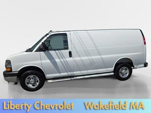 Used 2025 Chevrolet Express 2500 w/ Driver Convenience Package RWD image 4