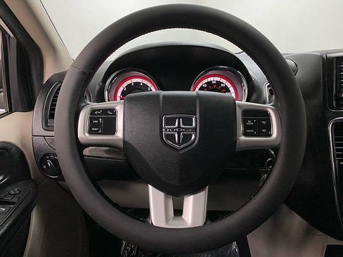 Used 2016 Dodge Grand Caravan American Value Package w/ UConnect Hands-Free Group image 17