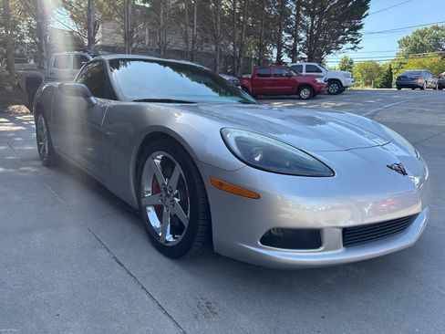 Used 2007 Chevrolet Corvette Coupe w/ Performance Package RWD image 7