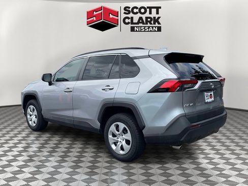 Used 2020 Toyota RAV4 LE FWD image 4