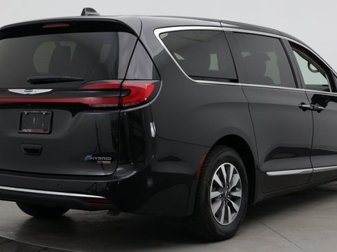 Used 2023 Chrysler Pacifica Limited FWD image 10