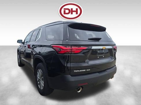 Used 2023 Chevrolet Traverse LT image 2