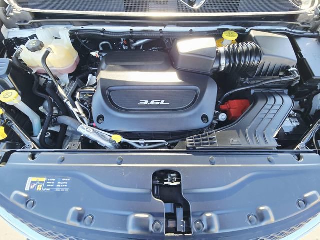 Used 2017 Chrysler Pacifica Touring-L w/ 13 Speaker Alpine Sound Group FWD image 19