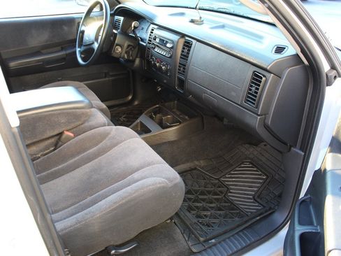 Used 2003 Dodge Dakota SLT w/ Deluxe Convenience Group image 12