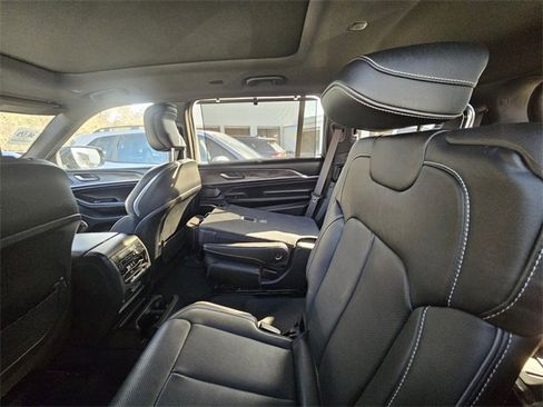 Used 2022 Jeep Grand Cherokee L Overland w/ Luxury Tech Group IV image 10