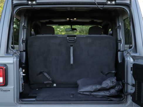 Used 2019 Jeep Wrangler Sport AWD/4WD image 26