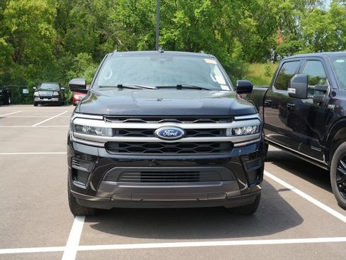 Used 2024 Ford Expedition Max XLT AWD/4WD image 2