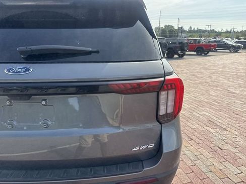 Used 2025 Ford Explorer ST-Line w/ Premium Package AWD/4WD image 11