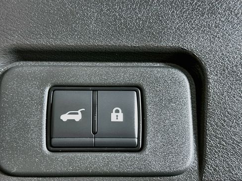 Used 2025 Nissan Rogue SV FWD image 28