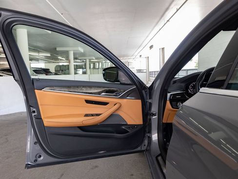 Used 2021 BMW 530e w/ Premium Package RWD image 13