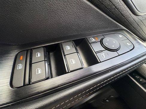 Used 2023 Nissan Rogue SV image 12