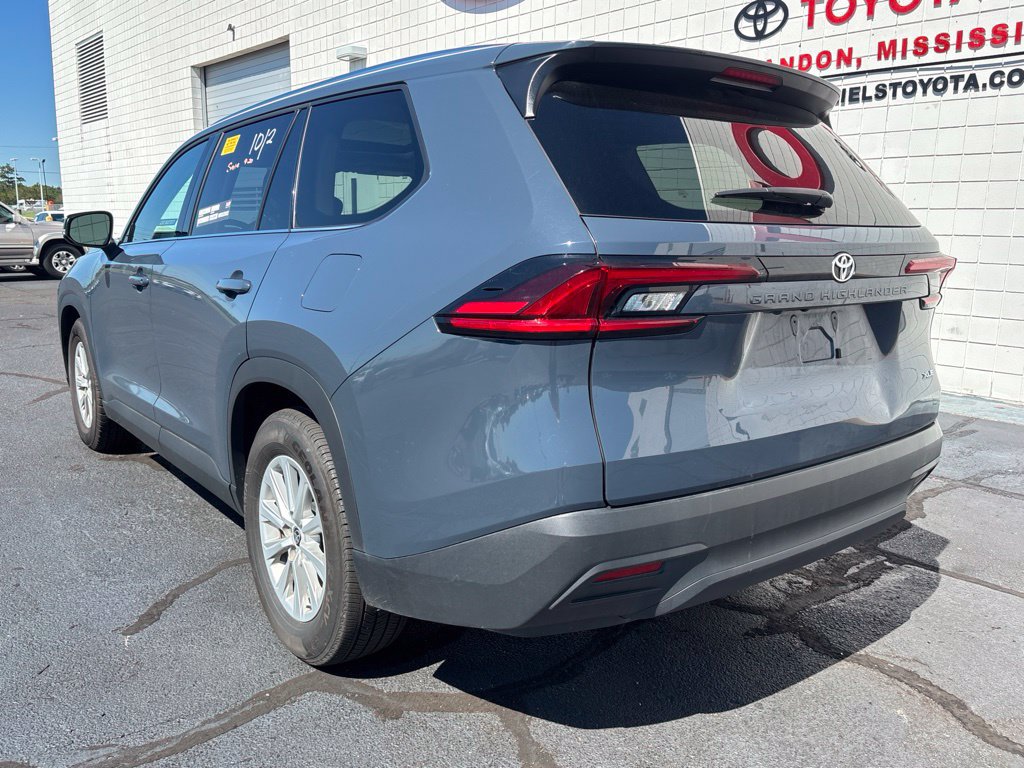 Used 2025 Toyota Grand Highlander FWD image 6